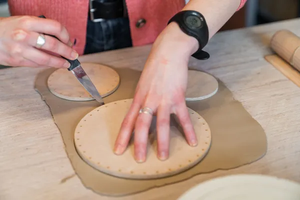 Modelez vos assiettes en céramique - Image n°4 - Wecandoo