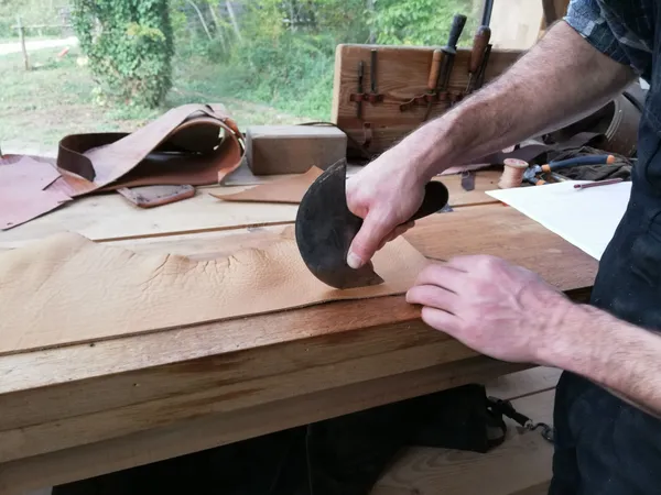 Réalisez votre tablier en cuir - Afbeelding nr. 4 - Wecandoo