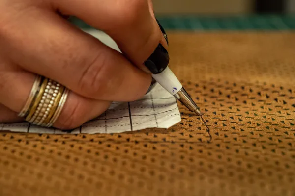 Cousez votre pochette en cuir - Image n°1 - Wecandoo