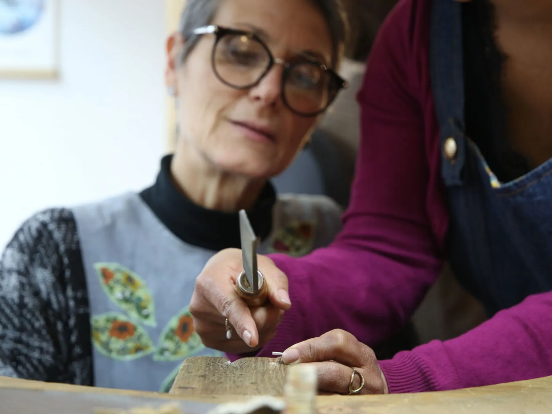 Réalisez vos boucles d'oreilles martelées en laiton ou argent - Image n°4 - Wecandoo