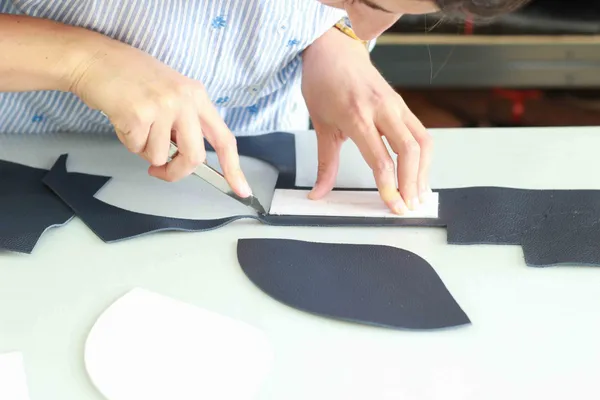 Créez votre porte-monnaie en cuir - Image n°3 - Wecandoo