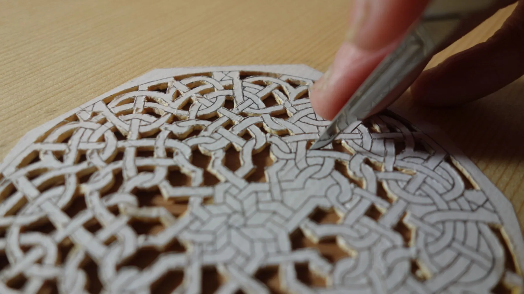 Initiez-vous à la sculpture de rosace de luth - Image n°2 - Wecandoo