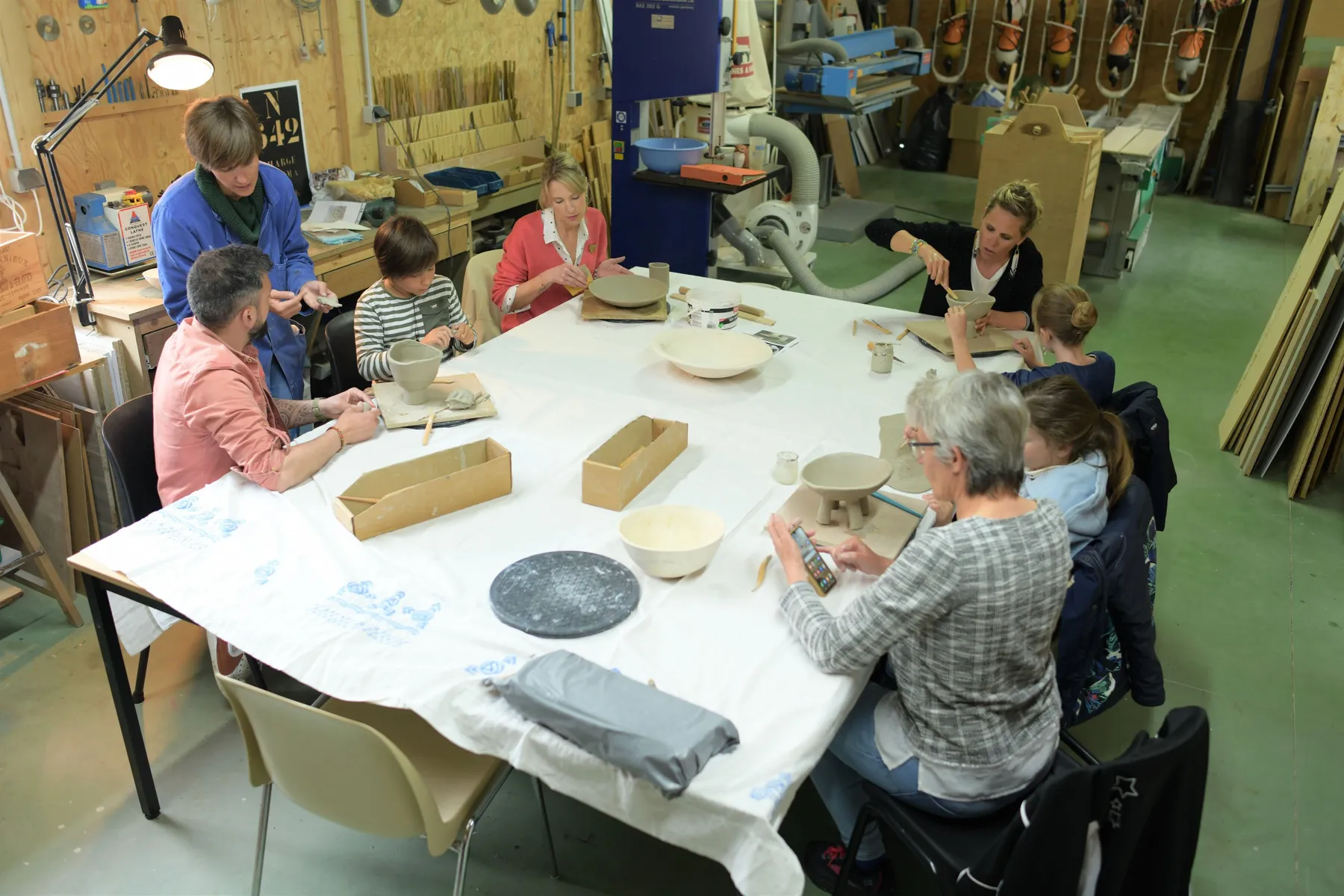 Découvrez l'art du modelage en famille - Image n°1 - Wecandoo