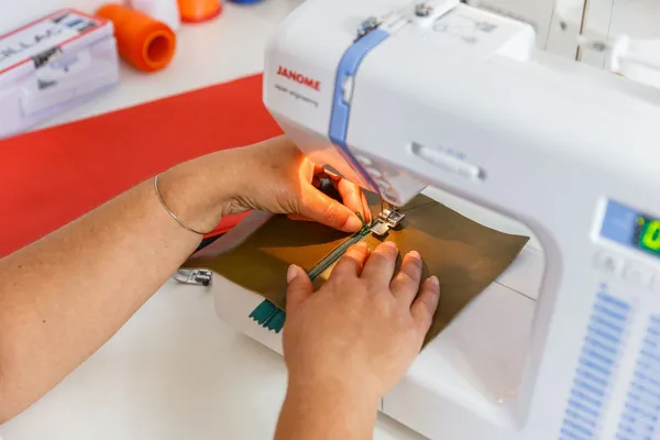 Créez votre trousse de toilette en cuir - Image n°3 - Wecandoo