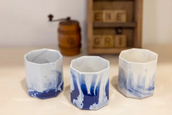 Wecandoo - Réalisez votre tasse en porcelaine en groupe