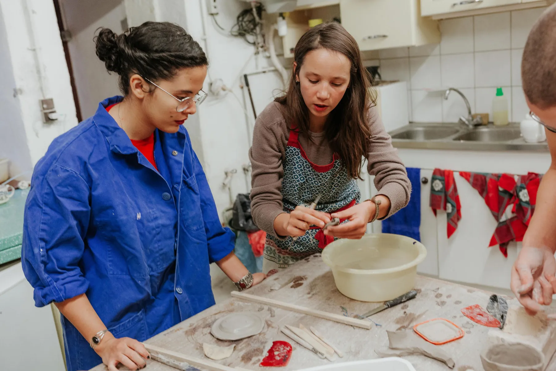 Modelez vos pots de fleurs en céramique - Image n°3 - Wecandoo