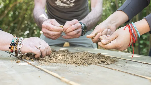 Initiez-vous à la poterie ancestrale sur une journée - Image n°4 - Wecandoo