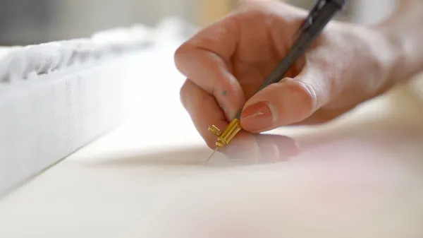 Apprenez la technique de broderie perlée (au crochet de Lunéville) et créez l’objet de votre choix - Afbeelding nr. 4 - Wecandoo