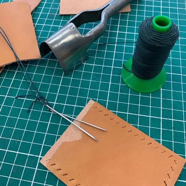 Wecandoo - Fabriquez votre porte-cartes en cuir