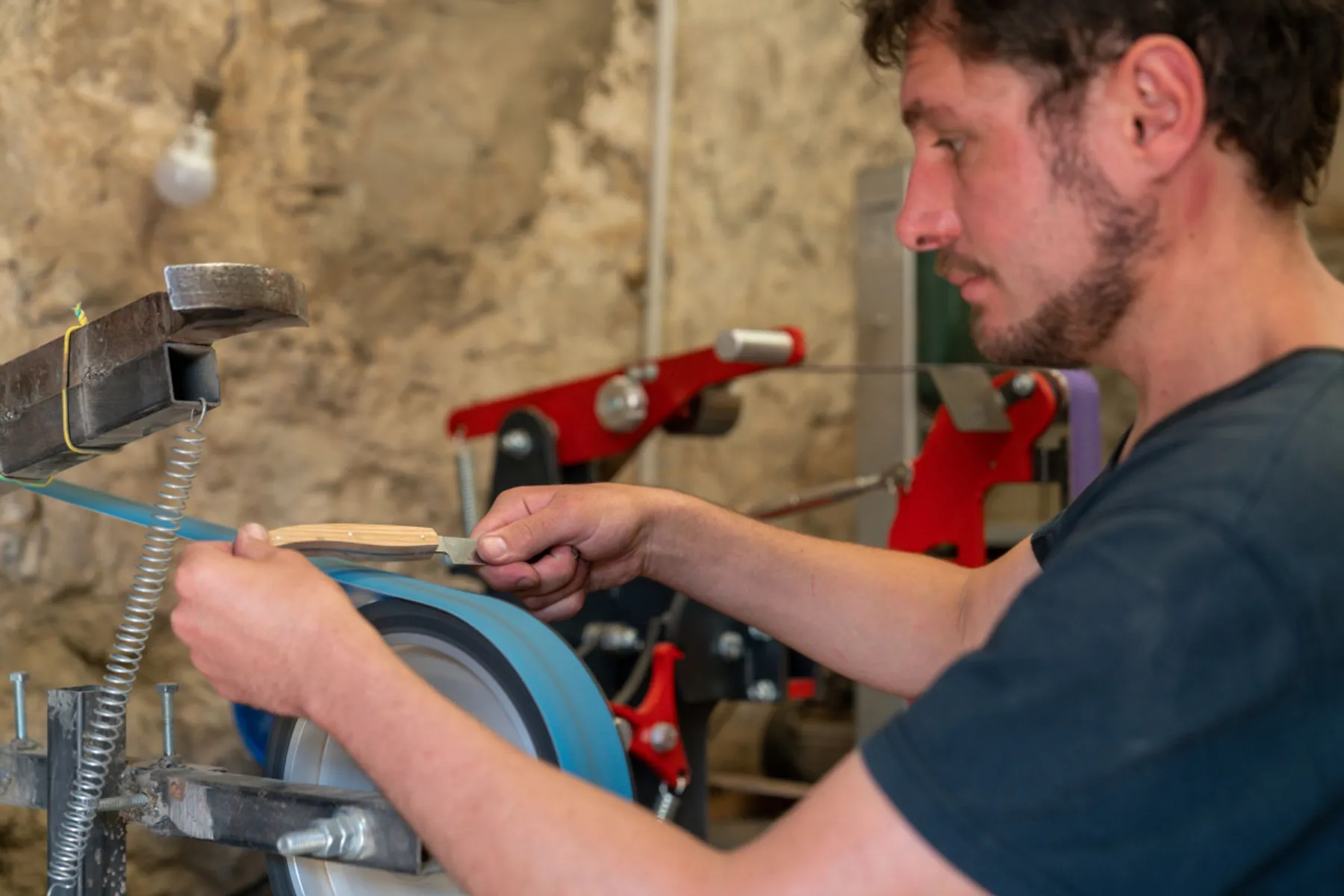 Montez et assemblez votre couteau pliant - Afbeelding nr. 3 - Wecandoo