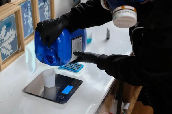 Initiez-vous au travail de la résine et réalisez votre planche apéro ou vos dessous de verre - Image n°2 - Wecandoo