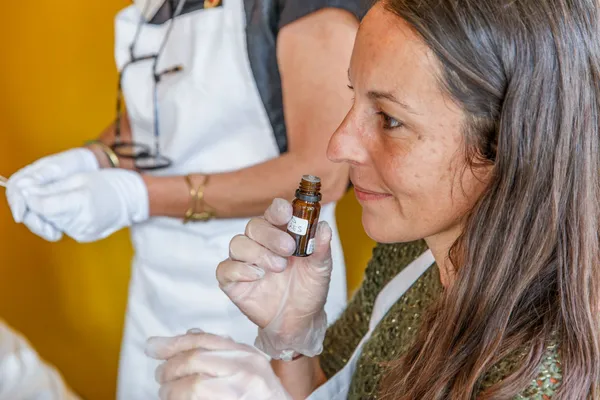 Créez votre parfum solide et votre huile de parfum avec Sandrine - Image n°2 - Wecandoo