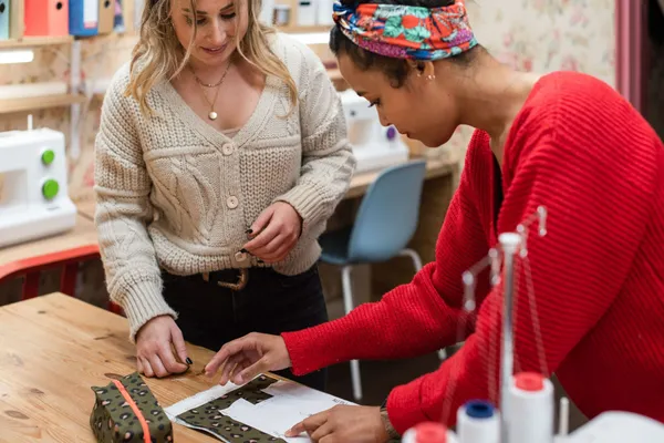 Initiez-vous à la couture et réalisez votre accessoire tendance - Afbeelding nr. 3 - Wecandoo