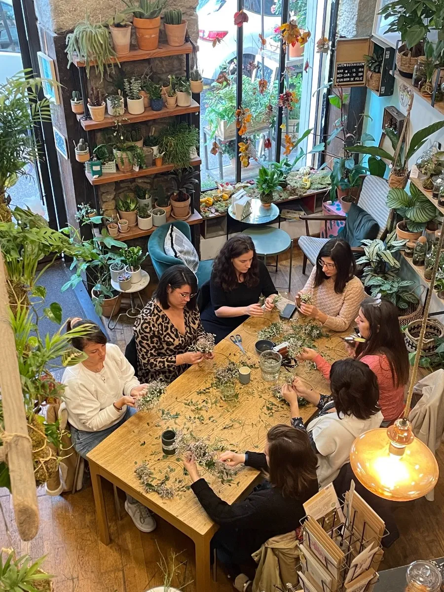 Réalisez vos couronnes de fleurs séchées en groupe - Image n°1 - Wecandoo