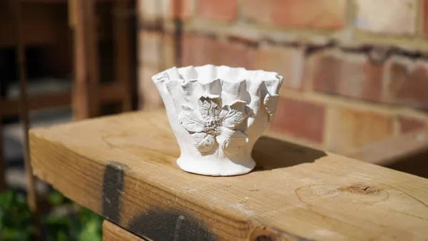 Wecandoo - Shape and personalise your own ceramic plant pot