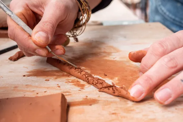 Modelez et décorez votre bol ou tasse en céramique - Image n°3 - Wecandoo