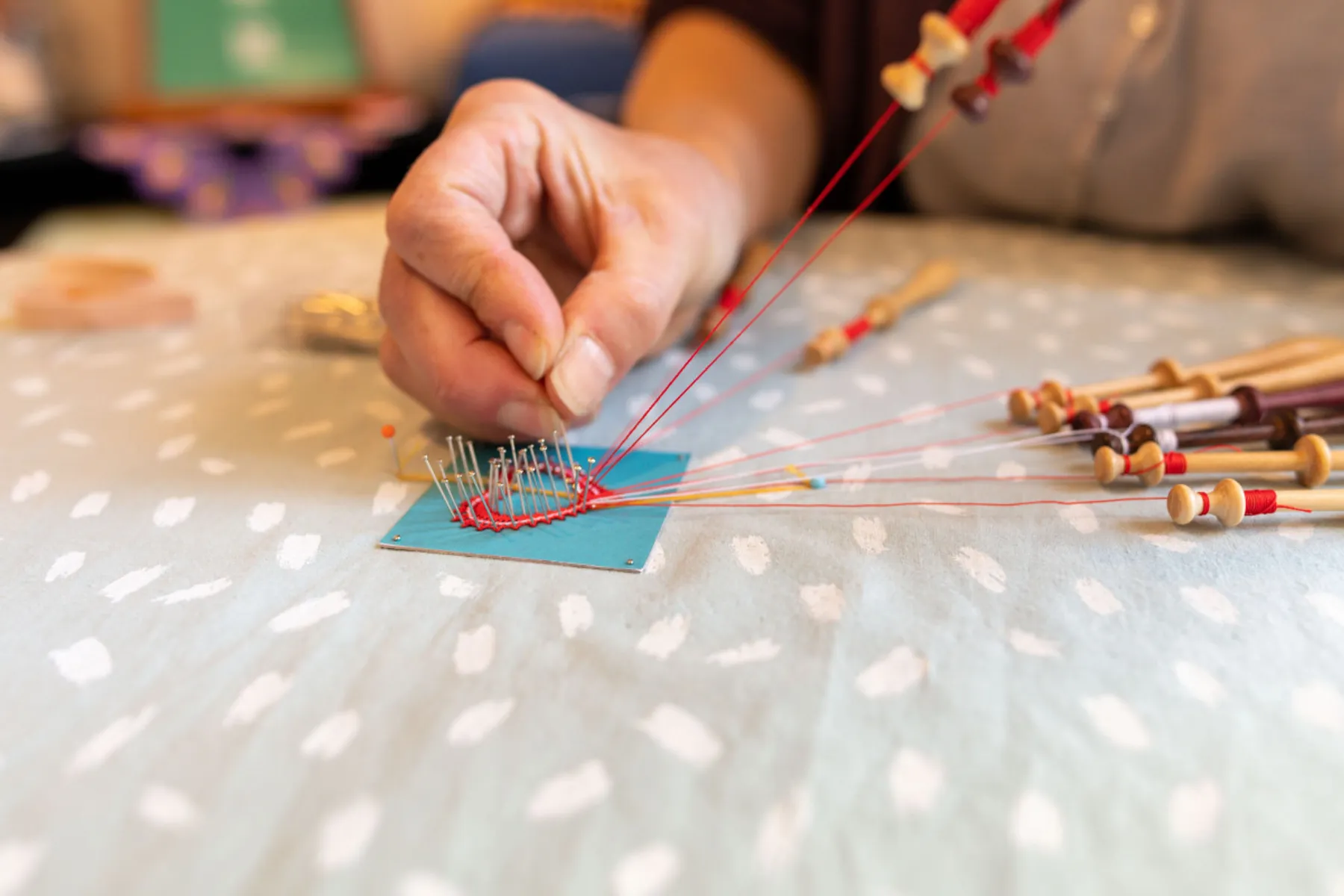 Perfectionnez-vous à la dentelle aux fuseaux - Image n°2 - Wecandoo