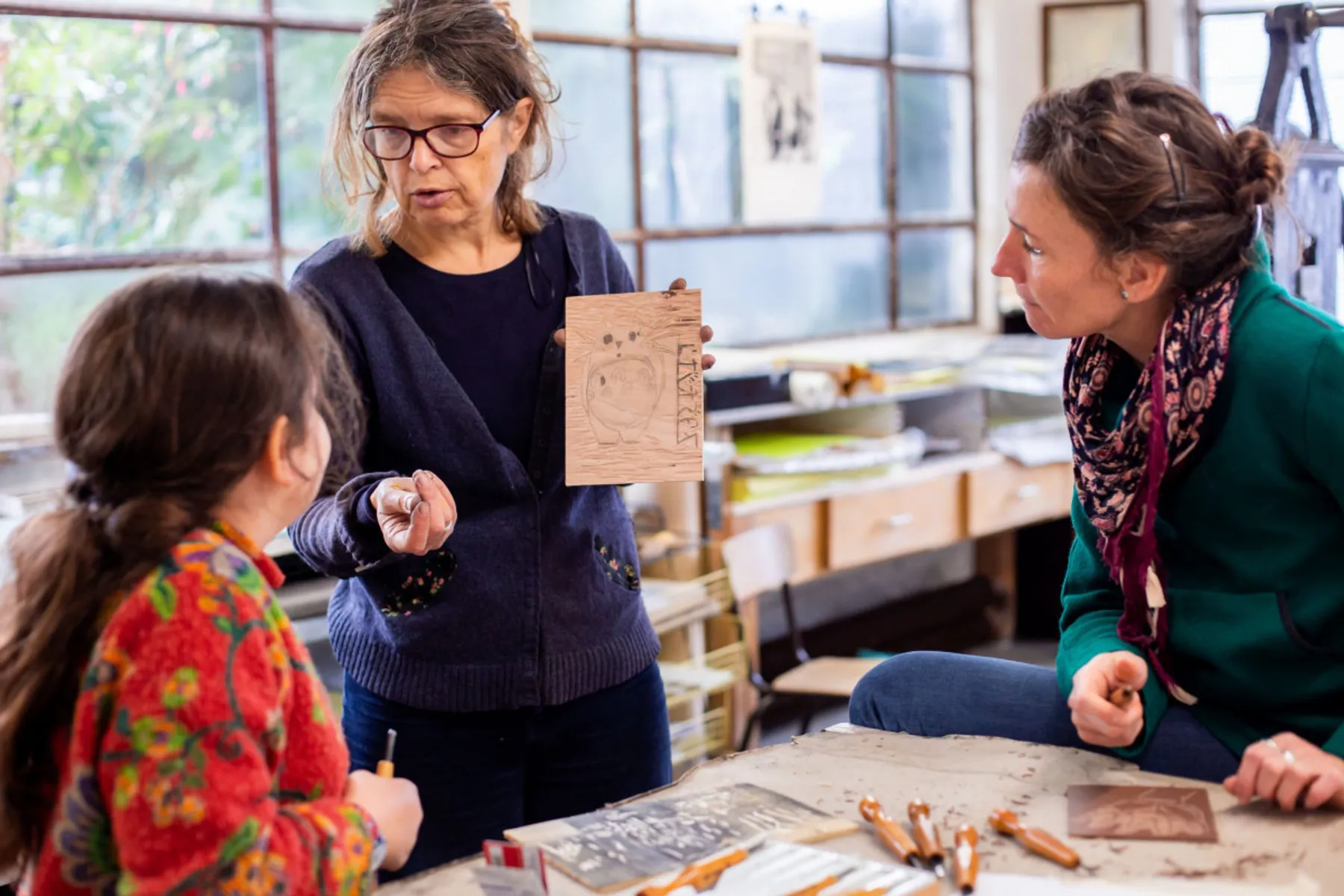 Découvrez en famille la linogravure et gravure sur bois - Image n°2 - Wecandoo