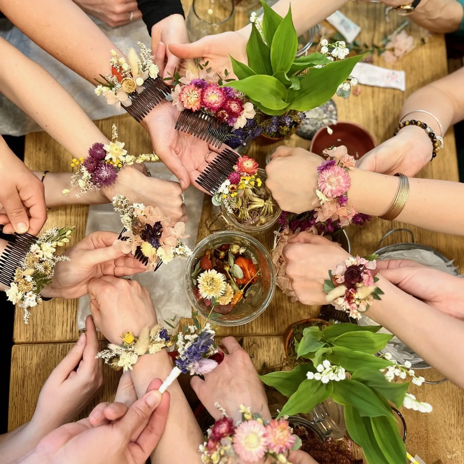 Réalisez vos accessoires floraux en groupe - Image n°4 - Wecandoo