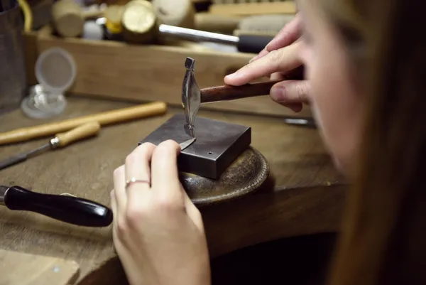 Réalisez votre bague jonc bombée en argent - Image n°3 - Wecandoo