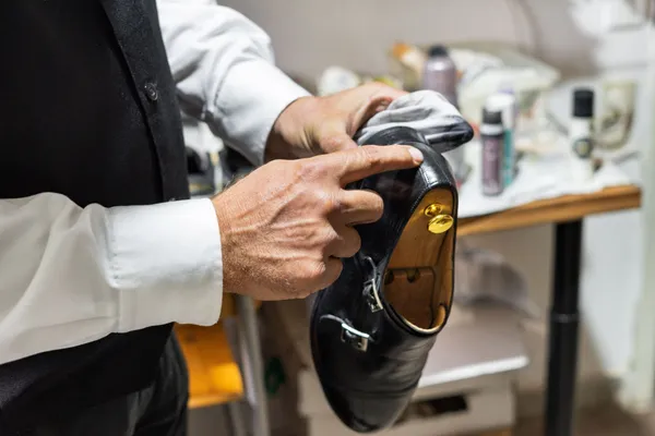 Wecandoo - Apprenez à glacer vos chaussures en cuir