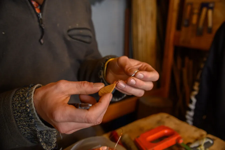 Réalisez des boucles d'oreilles en bois - Image n°1 - Wecandoo