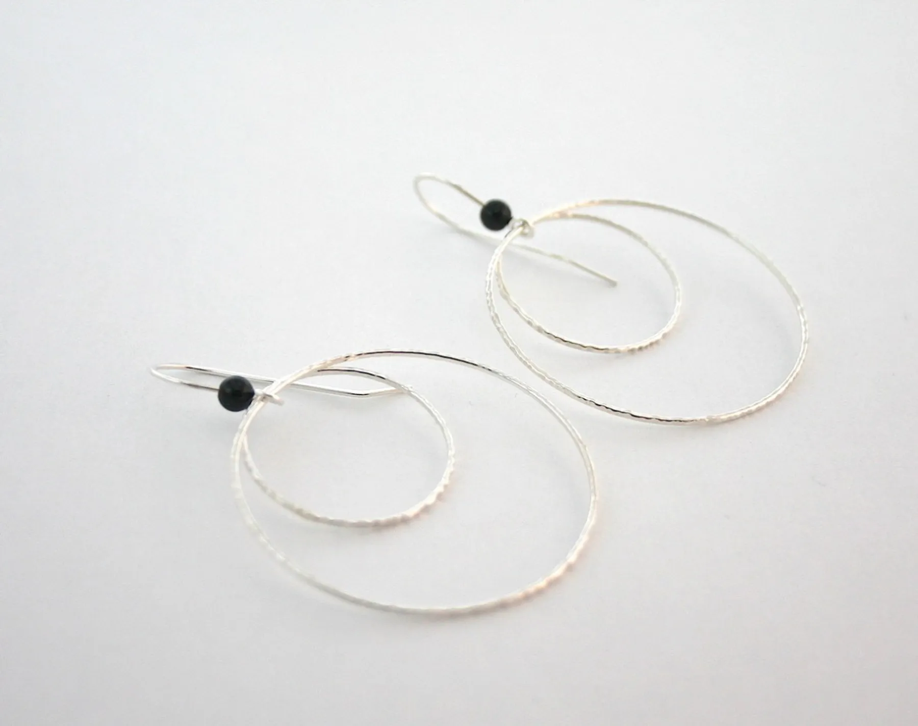 Fabriquez vos boucles d'oreilles en argent avec Christophe - Image n°4 - Wecandoo