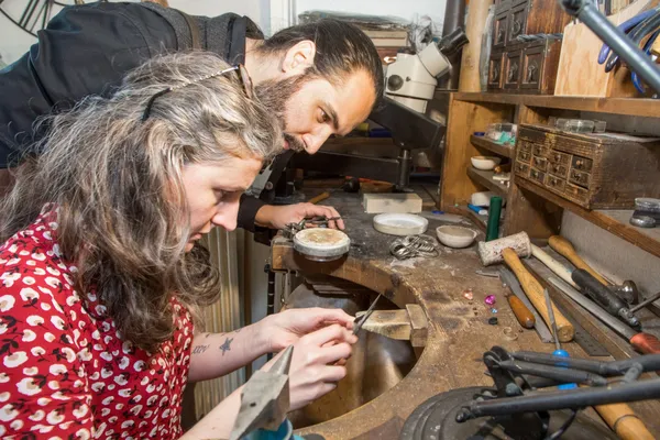 Réalisez vos boucles d'oreilles en argent - Image n°2 - Wecandoo