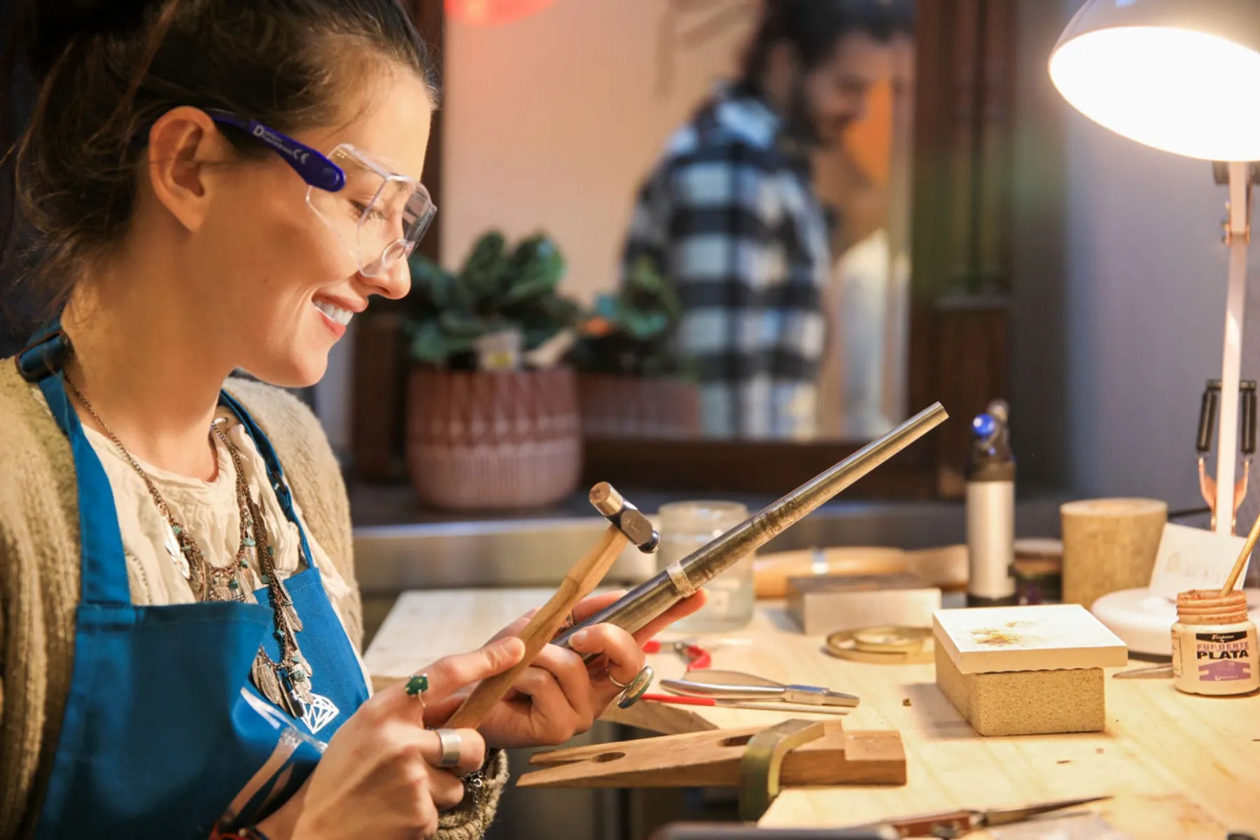 Créez deux anneaux martelés en argent - Image n°4 - Wecandoo