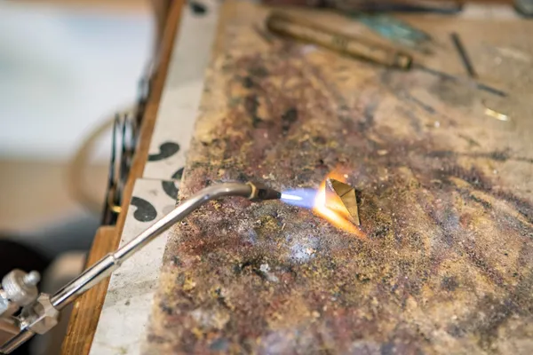 Fabriquez vos boucles d'oreilles en laiton - Image n°2 - Wecandoo