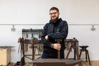 Robin: Smid en messenmaker in Waver