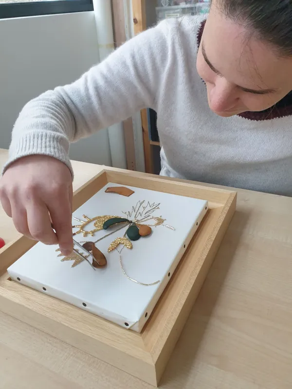 Découvrez l'art de la broderie au fil d'or - Image n°2 - Wecandoo