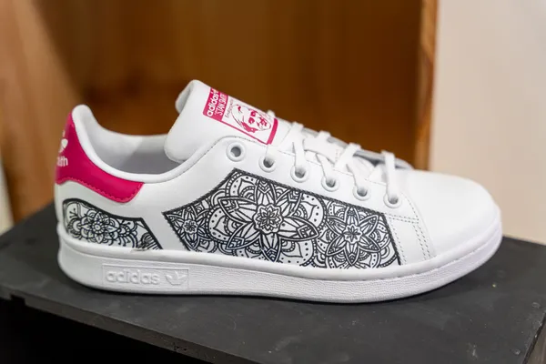 Wecandoo - Apprends à customiser tes baskets