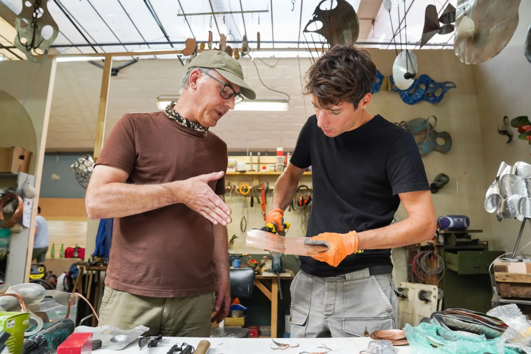 Initiez-vous à la dinanderie et martelez votre vaisselle en métal - Image n°3 - Wecandoo