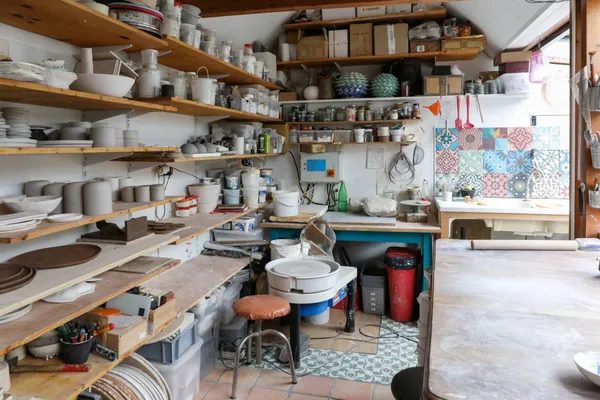 Modelez vos pots de fleurs en céramique - Image n°1 - Wecandoo