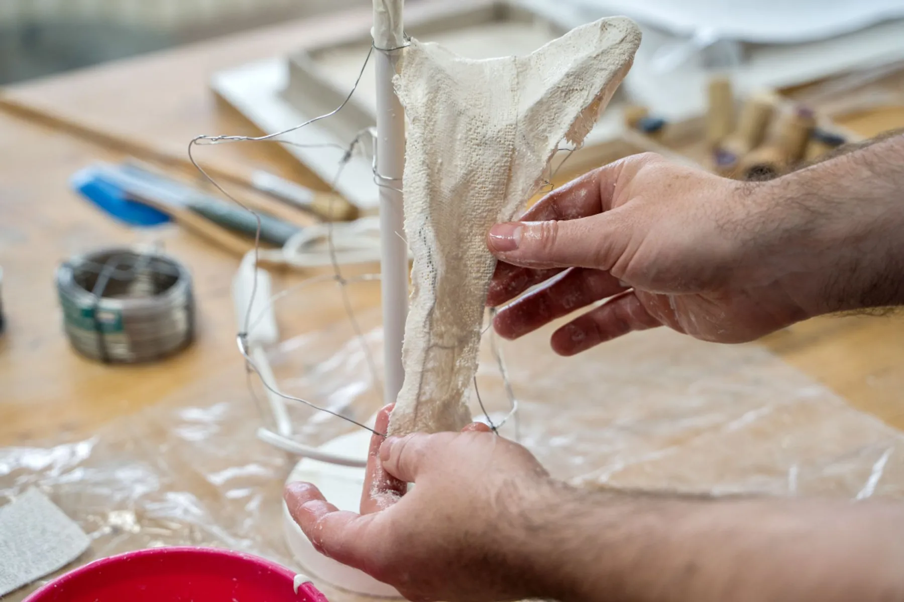 Modelez votre pied de lampe en plâtre - Image n°3 - Wecandoo