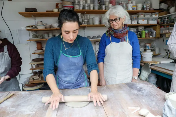 Modelez vos pots de fleurs en céramique - Image n°4 - Wecandoo