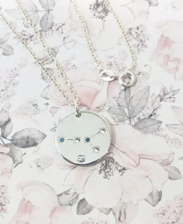 Wecandoo - Concevez votre médaille du zodiaque en argent sertie