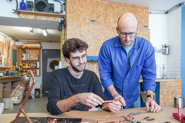 Créez votre lampe design en cuivre - Afbeelding nr. 4 - Wecandoo