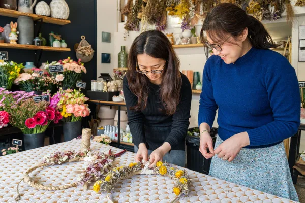 Réalisez votre couronne de fleurs séchées - Image n°4 - Wecandoo