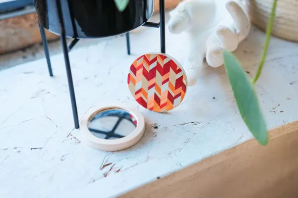 Wecandoo - Fabriquez votre miroir de poche en marqueterie