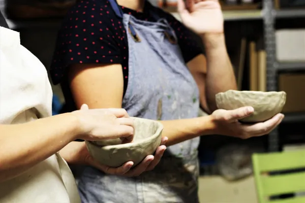 Réunissez votre équipe et apprenez à façonner vos bols avec Sophie - Image n°3 - Wecandoo