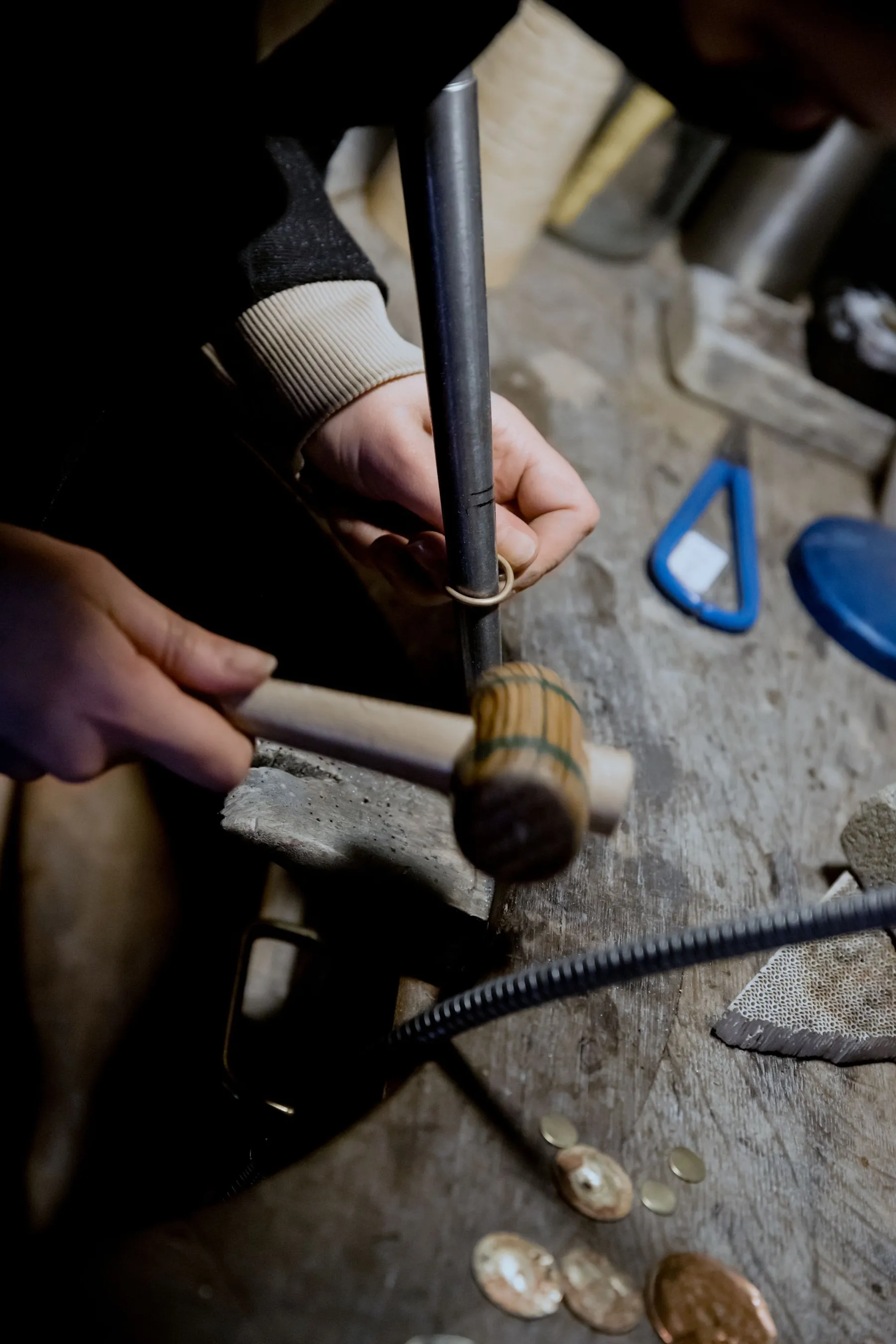 Créez vos créoles en argent avec pampilles - Afbeelding nr. 3 - Wecandoo