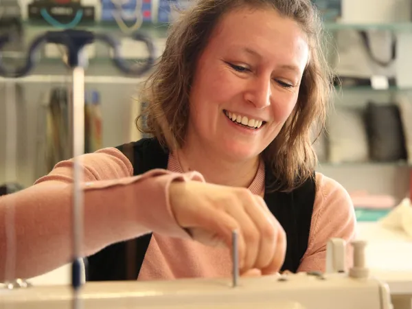 Tapissez votre tabouret - Image n°4 - Wecandoo