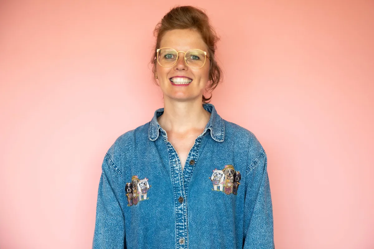 Lieza: Embroiderer in Anderlecht