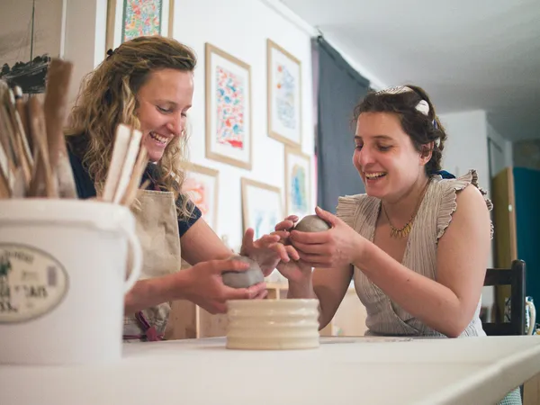 Modelez votre vase en grès blanc - Image n°4 - Wecandoo