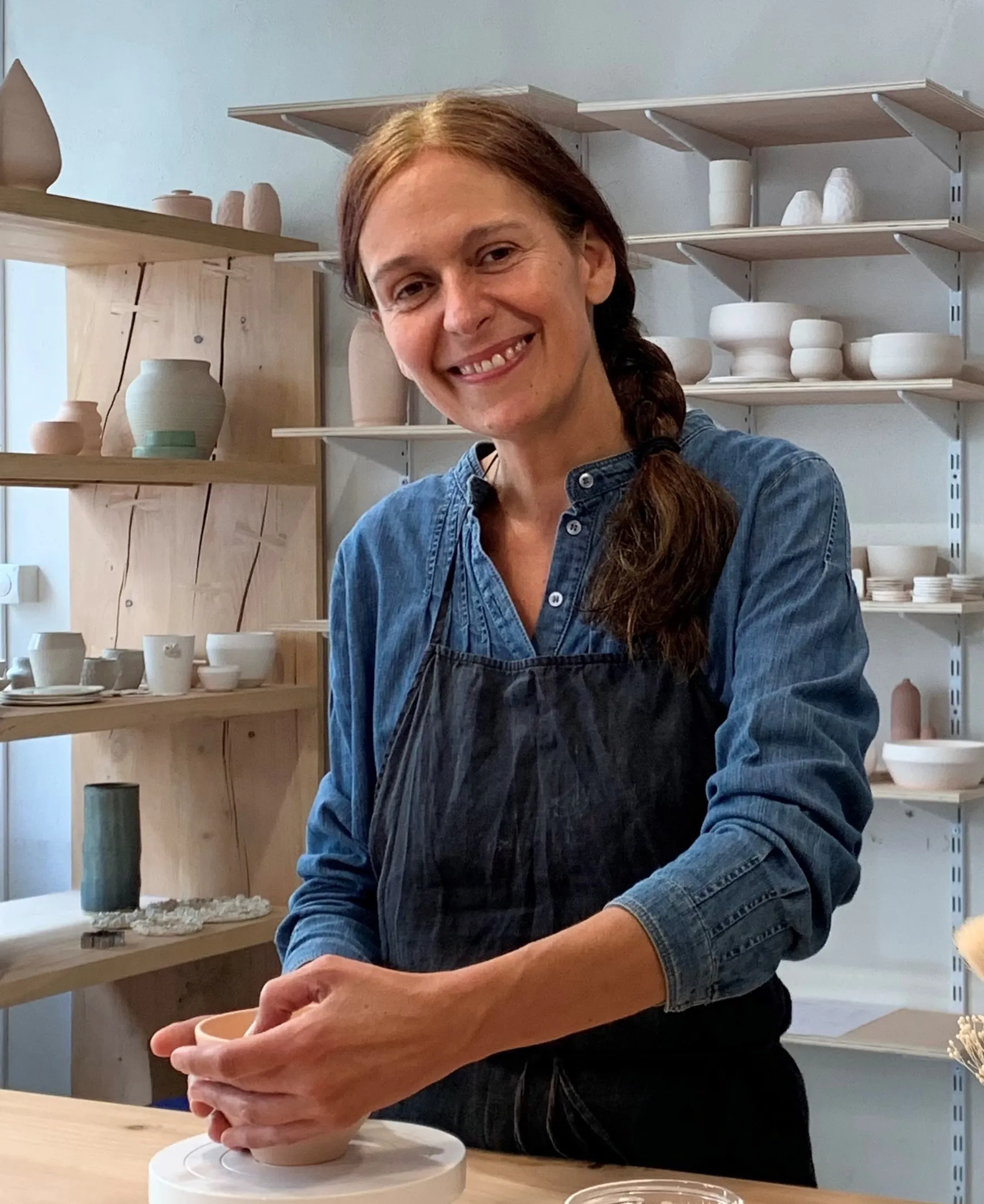 undefined Estelle et son équipe de céramistes