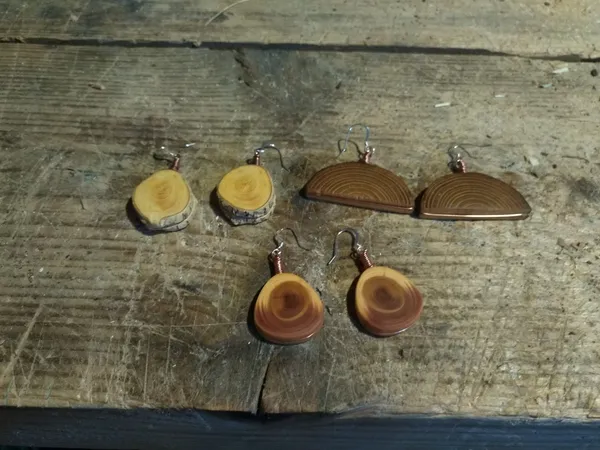 Wecandoo - Réalisez des boucles d'oreilles en bois