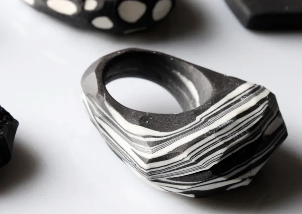 Modelez cinq bagues en porcelaine - Image n°3 - Wecandoo