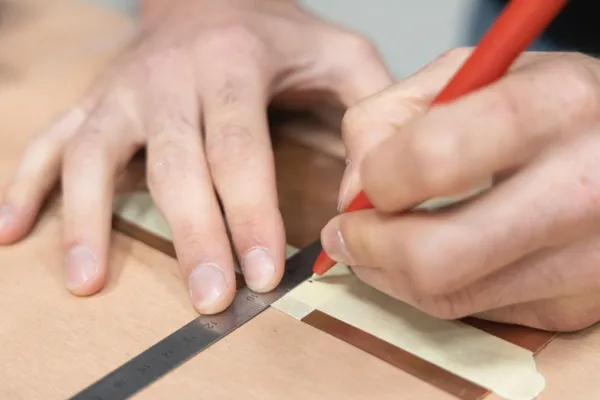 Réunissez votre équipe et fabriquez vos sous-verres en cuivre en dégustant un verre de vin et du miel local avec Rémi - Afbeelding nr. 1 - Wecandoo